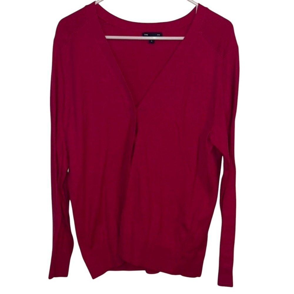 🍒GAP PINK BUTTON V NECK SWEATER